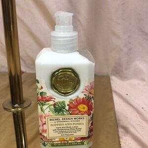 Poppies and Posies Hand & Body Lotion - White
